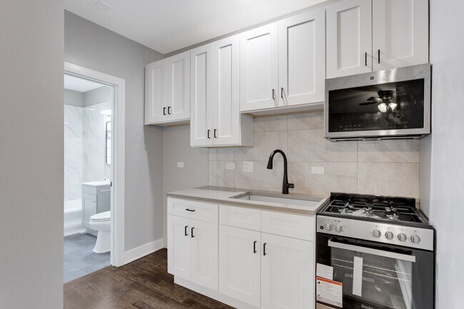 Building Photo - 8022 S Ellis Ave