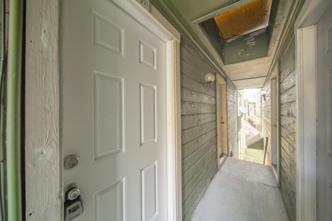 Building Photo - 9815 Walnut St