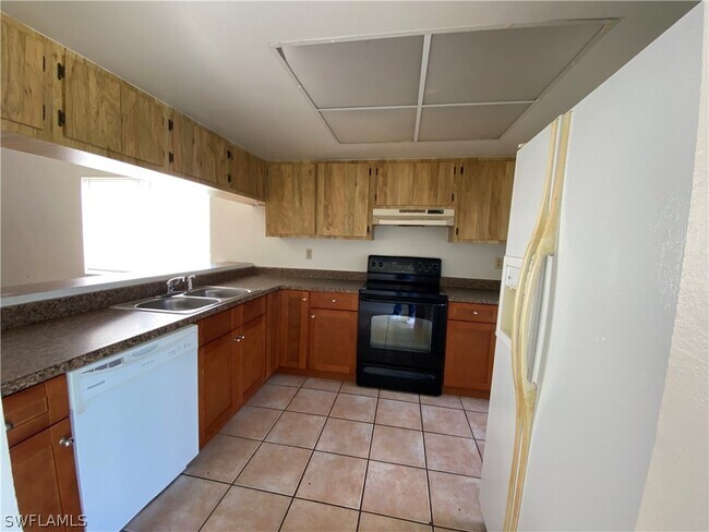 Building Photo - 7431-7433 Garry Rd
