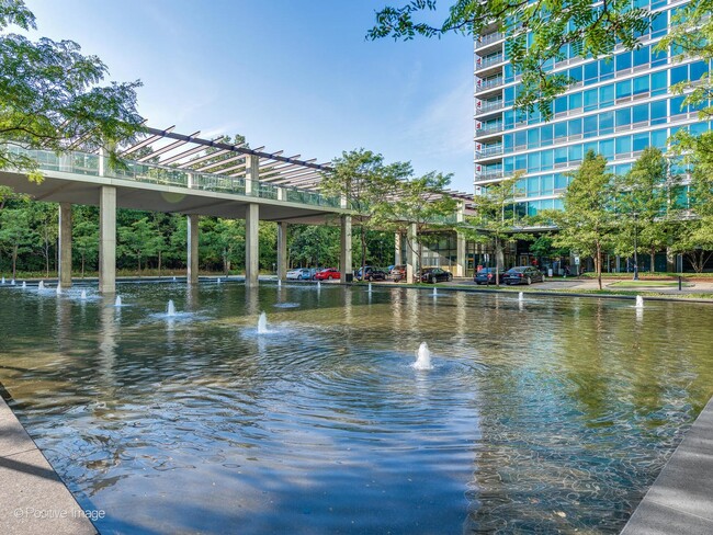 Foto del edificio - 9715 Woods Dr