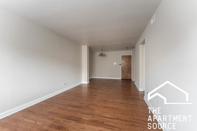 Building Photo - 5917 N Kenmore Ave