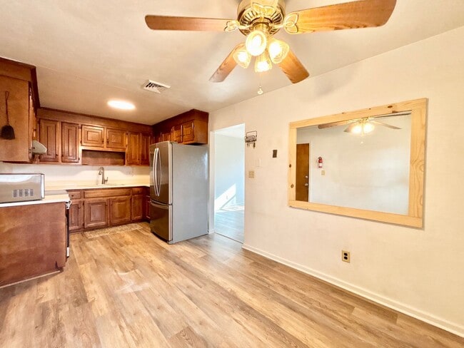 Building Photo - Cozy Brick Ranch in Norfolk!