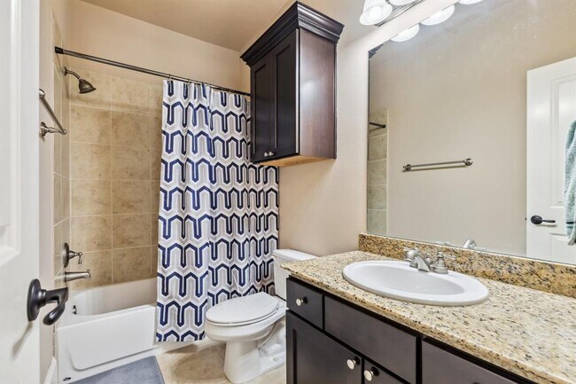 Foto del edificio - 1049 W 22nd St