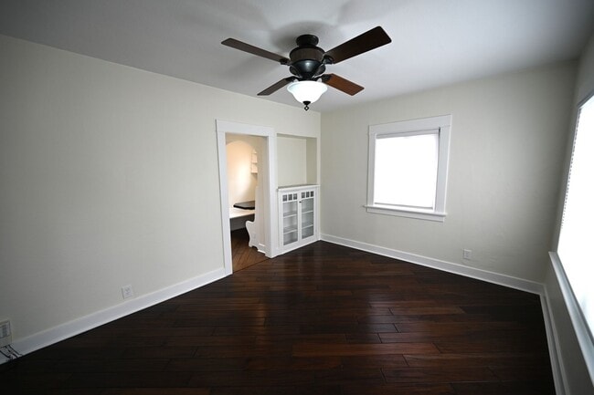 Building Photo - Charming 1 Bedroom Cottage in Ocean Beach