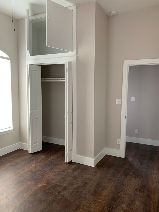 Bedroom 1 - 1007 S Mittman St
