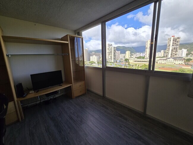 Building Photo - 2211 Ala Wai Blvd