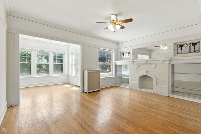 Building Photo - 6528 N Bosworth Ave