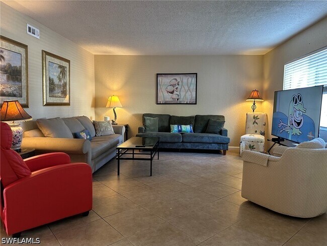 Foto del edificio - 4633 Bayshore Dr