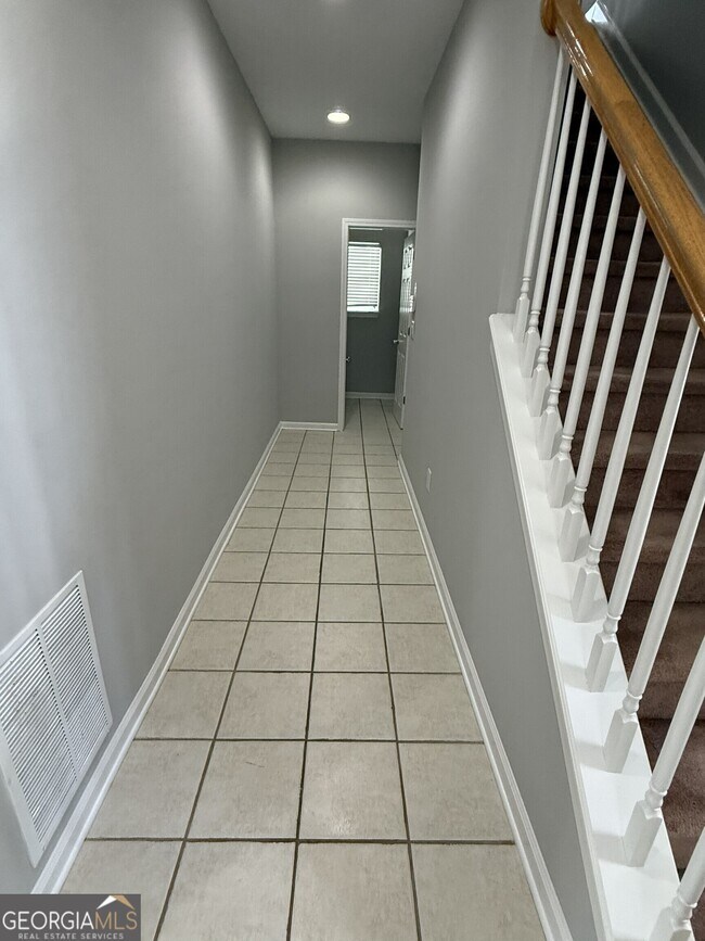 Building Photo - 1667 Overview Cir SW