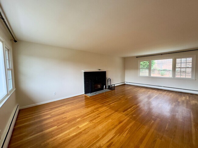 Building Photo - Spacious 3Bed/2.5Bath in Towson