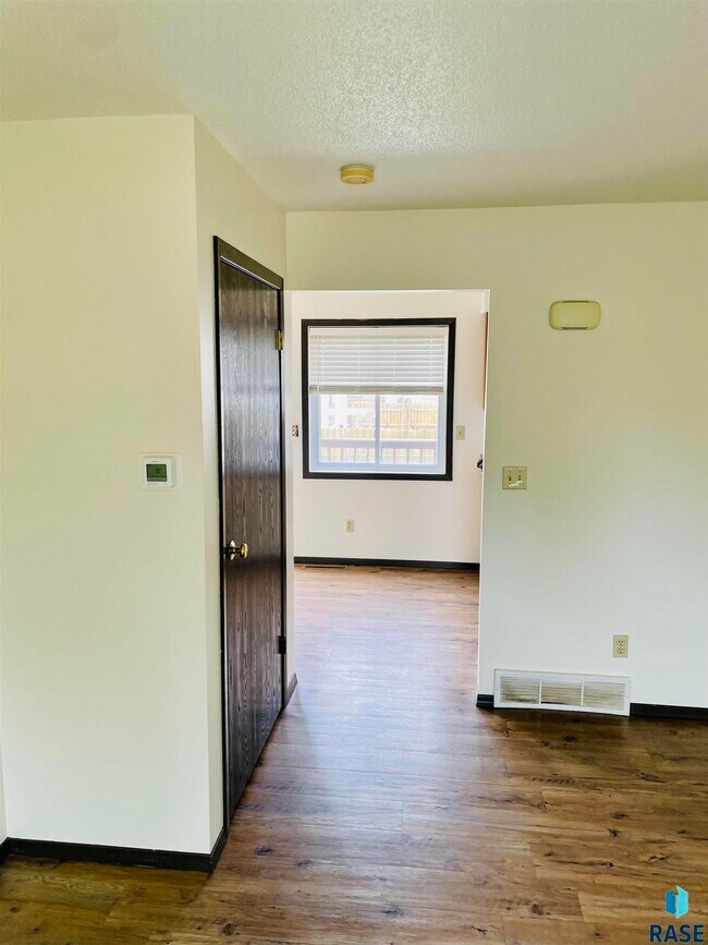 Foto del edificio - 614 E 6th St