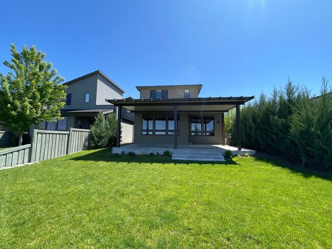 Building Photo - Rim Lot Beauty with Boise River & Foothill...