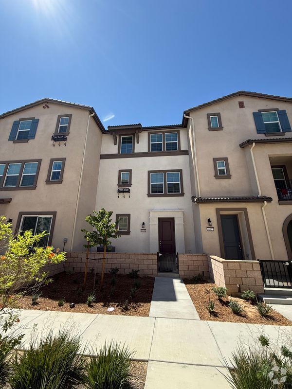 Building Photo - 40451 Melrose Dr