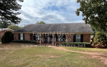 Building Photo - 556-558 Whitehall Ln
