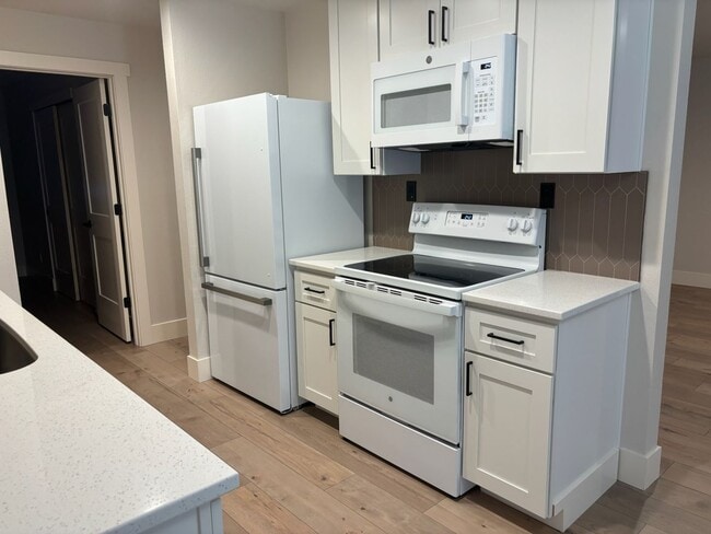 Building Photo - Duplex in Post Falls