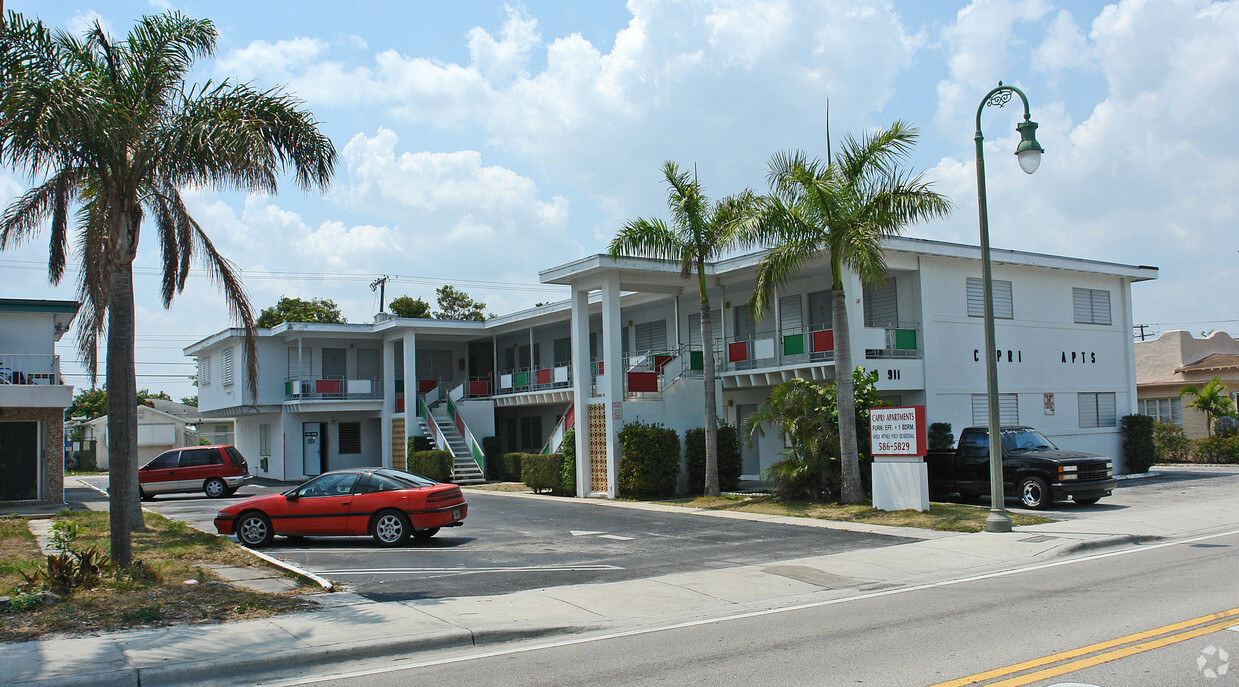 Primary Photo - Capri Apartments