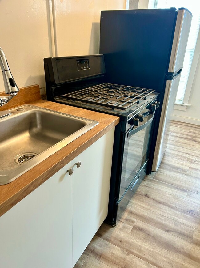 Building Photo - 323 1st Ave S