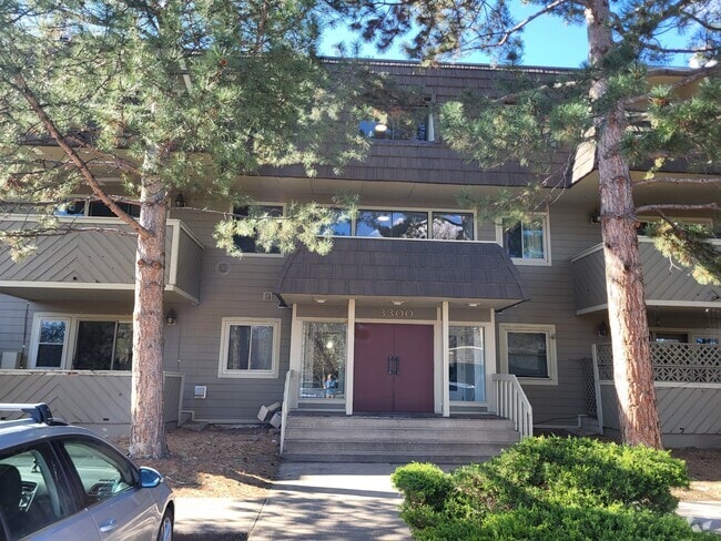 Quiet building with mature trees - 3300 Bridger Trl