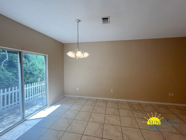 Building Photo - Ideally situated Niceville Townhome, Call Today!
