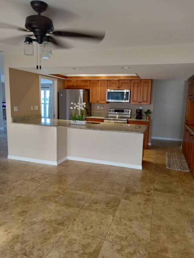 Building Photo - 10199 Imperial Point Dr W