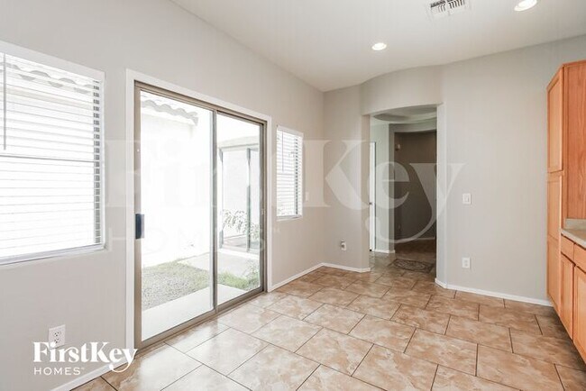 Foto del edificio - 4680 E Laurel Ave