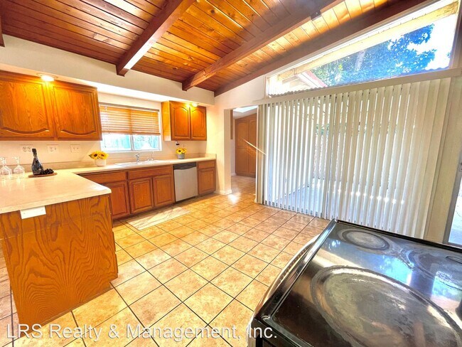 Building Photo - 3 br, 2 bath House - 6677 Suzanne Lane
