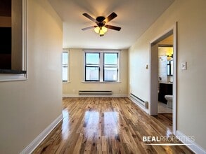 Building Photo - 818 W Diversey Pkwy