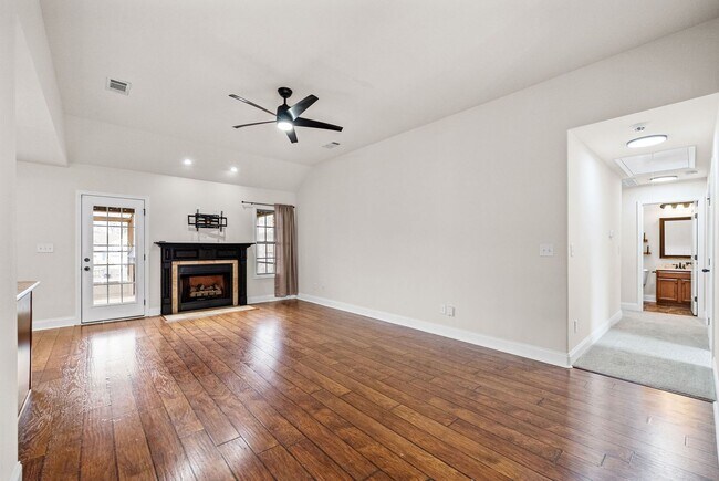 Building Photo - 1224 Meachem Dr