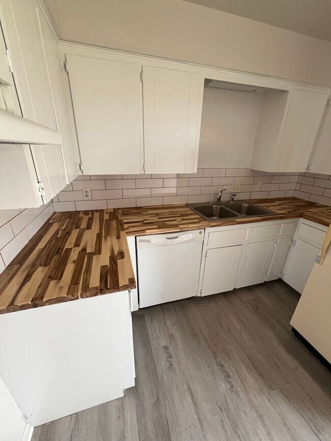 Foto del edificio - 2665/2667 Nolan Avenue NW