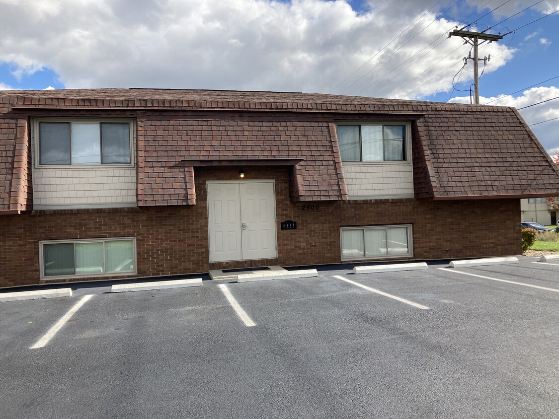 Primary Photo - 2500 N Cole St