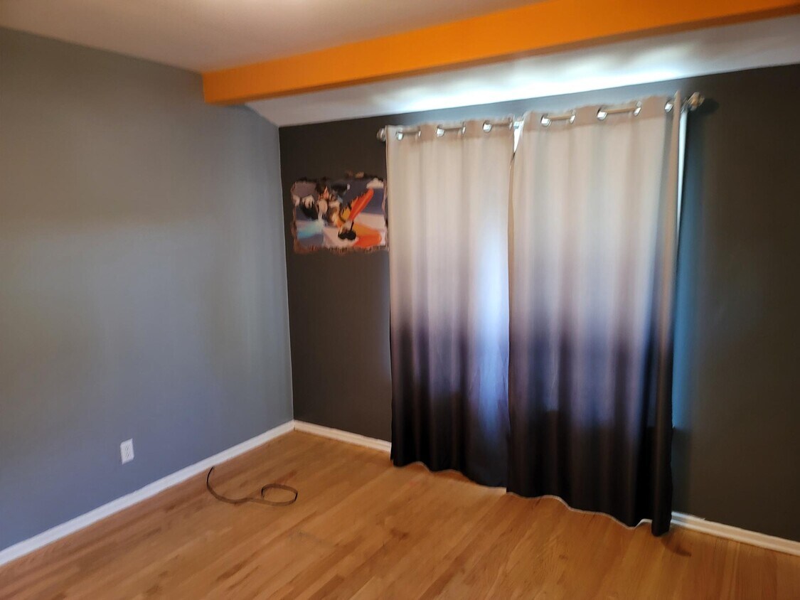 2nd bedroom - 10724 Encino Ave