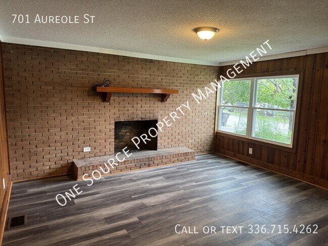 Building Photo - 701 Aureole St
