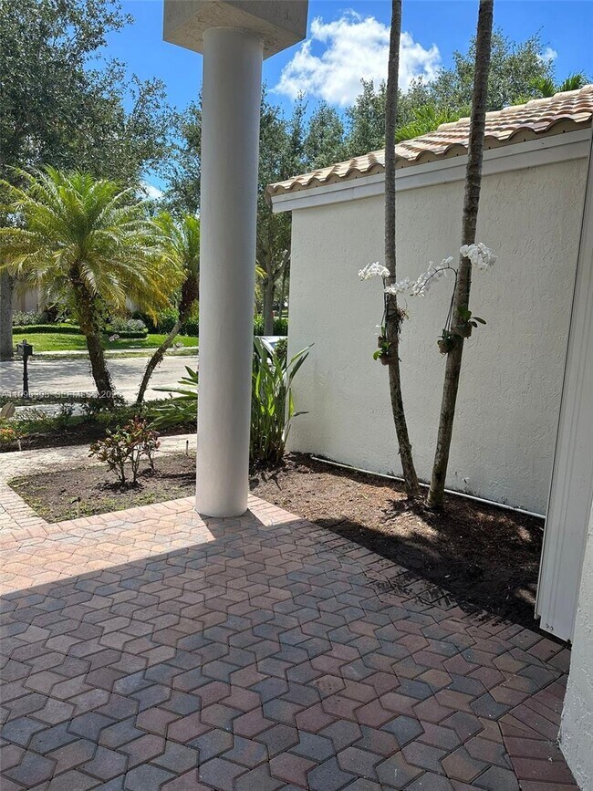 Foto del edificio - 3066 Lakewood Cir