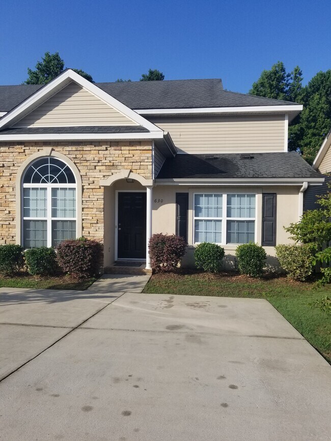 Building Photo - 630 Goodale Ln