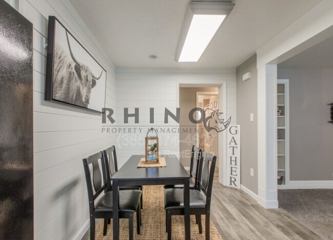 Building Photo - 255 N 400 E