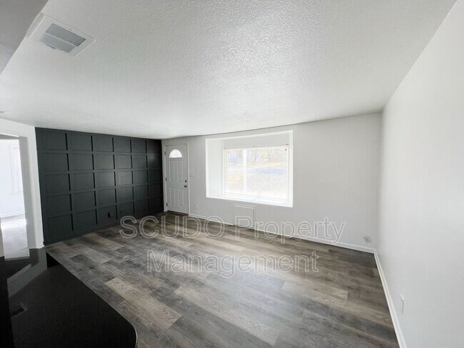 Building Photo - 9000 E 52nd Terrace