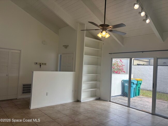 Building Photo - 467 Willow Tree Dr