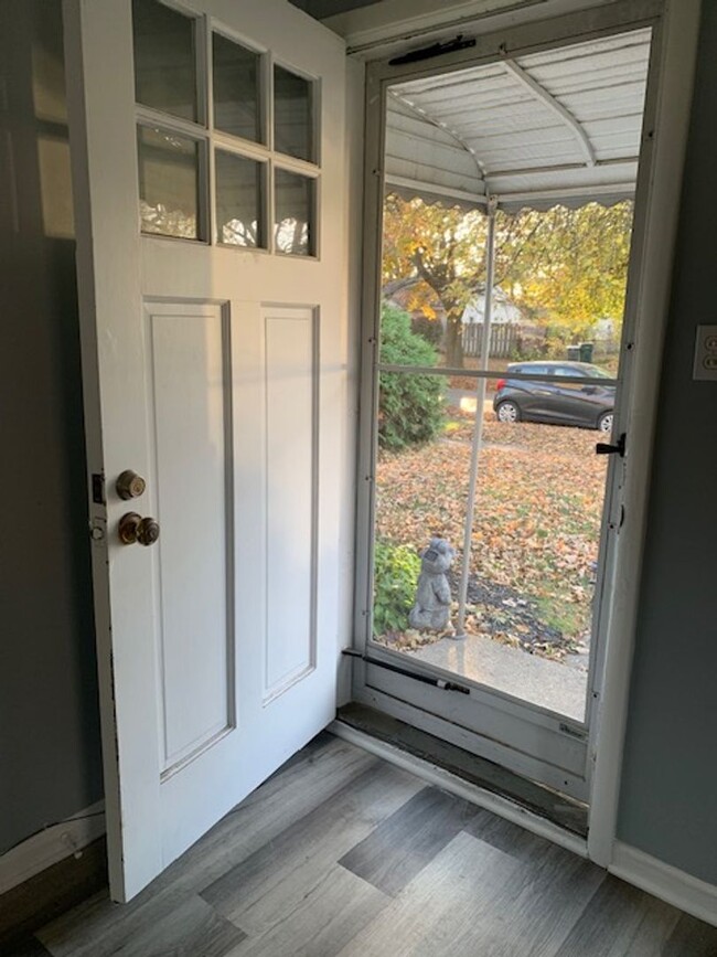 Building Photo - Freshly refinished Ferndale home