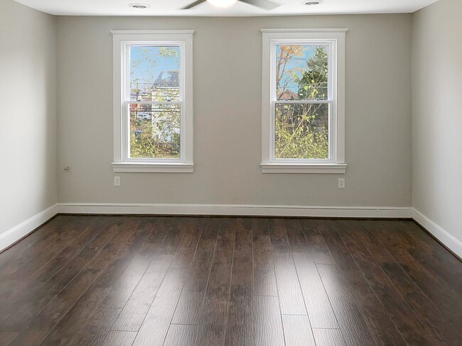 Building Photo - 404 W 27th St