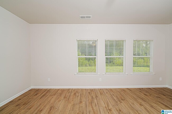 Foto del edificio - 120 Fallen Oaks Ln