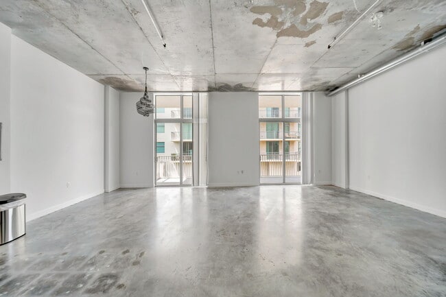 Building Photo - 2100 Van Buren St