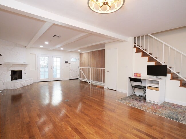 Photo - 239 N Juanita Ave Townhome