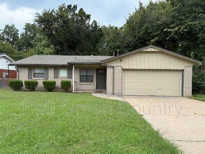 Building Photo - 413 W Pittsburg St