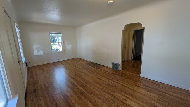 Foto del edificio - 980 NE C St