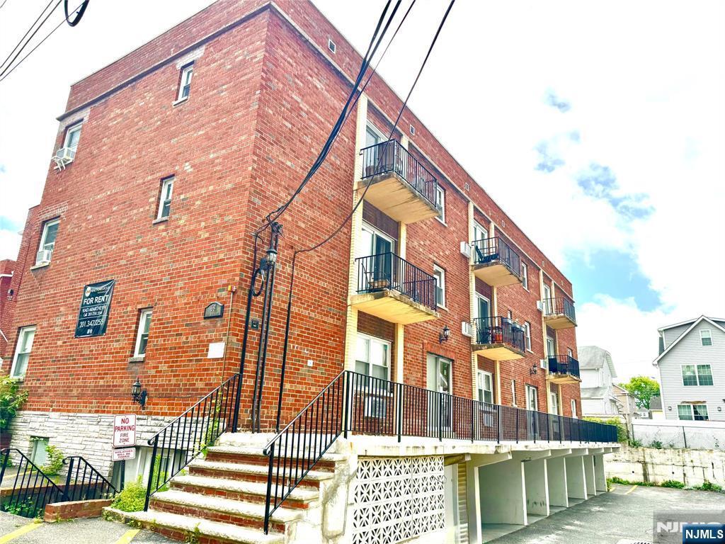 Foto principal - 68 W Main St