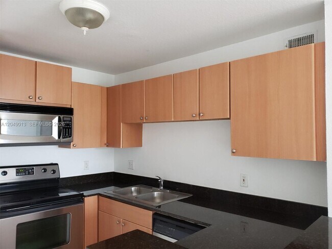Foto del edificio - 1780 Palm Cove Blvd