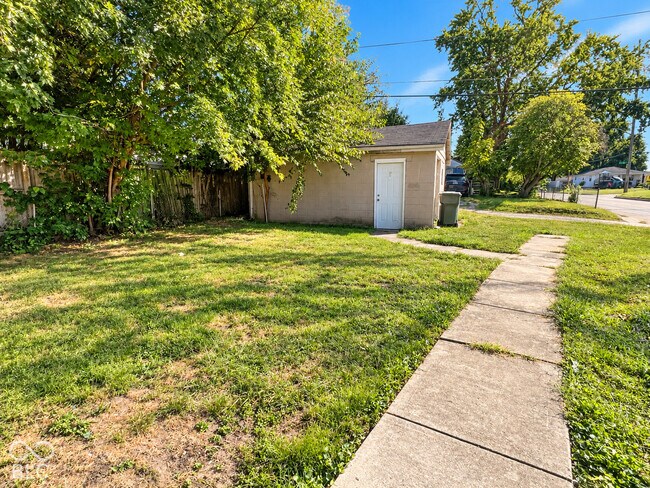 Building Photo - 1701 E Kelly St