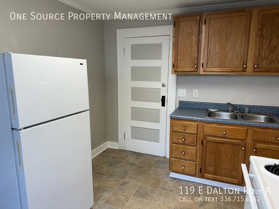 Foto del edificio - 119 E Dalton Rd