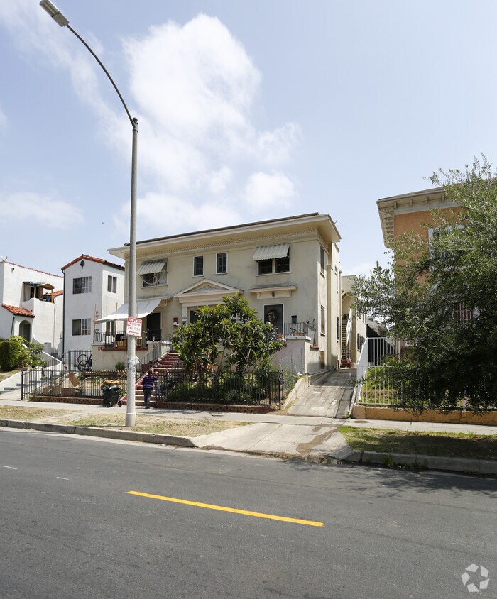 Building Photo - 826 S Normandie Ave