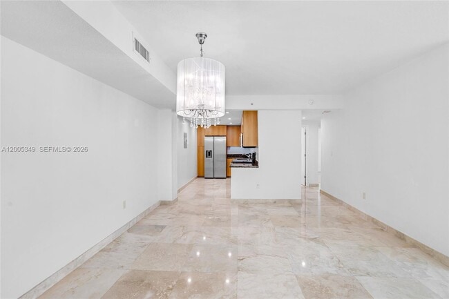 Foto del edificio - 7501 E Treasure Dr